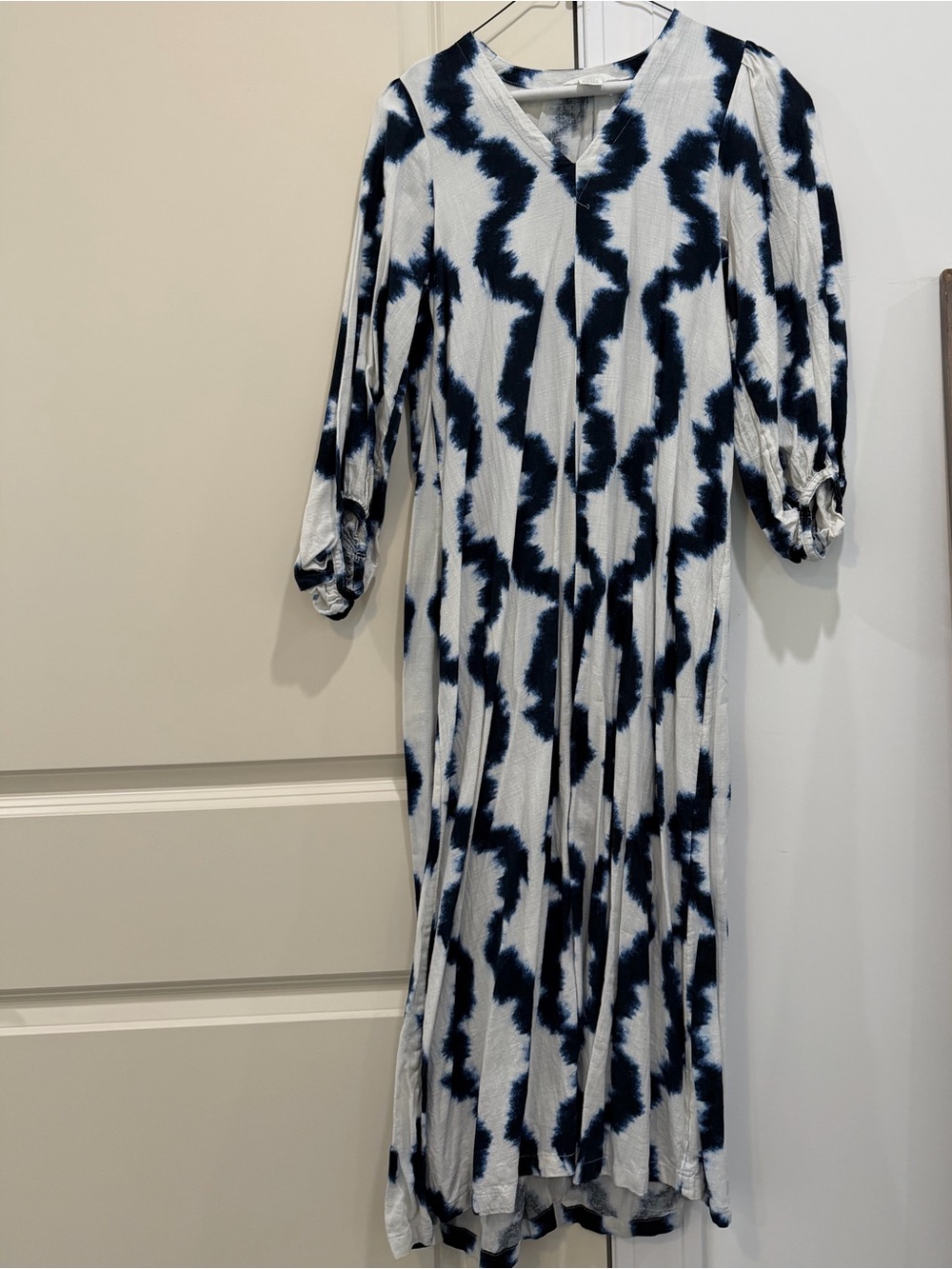 H&M White and Navy Tie-Dye Midi Dress
